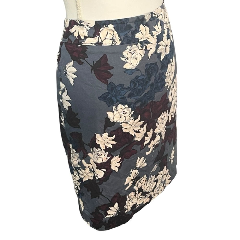 LOFT size 10P floral pencil skirt EUC - Picture 2 of 8